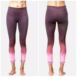 Vie Active Rockell 7/8 Leggings in Oxblood Ombré Size M